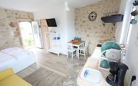 Ravi Boutique Home - 1 Minute Walk From Beach